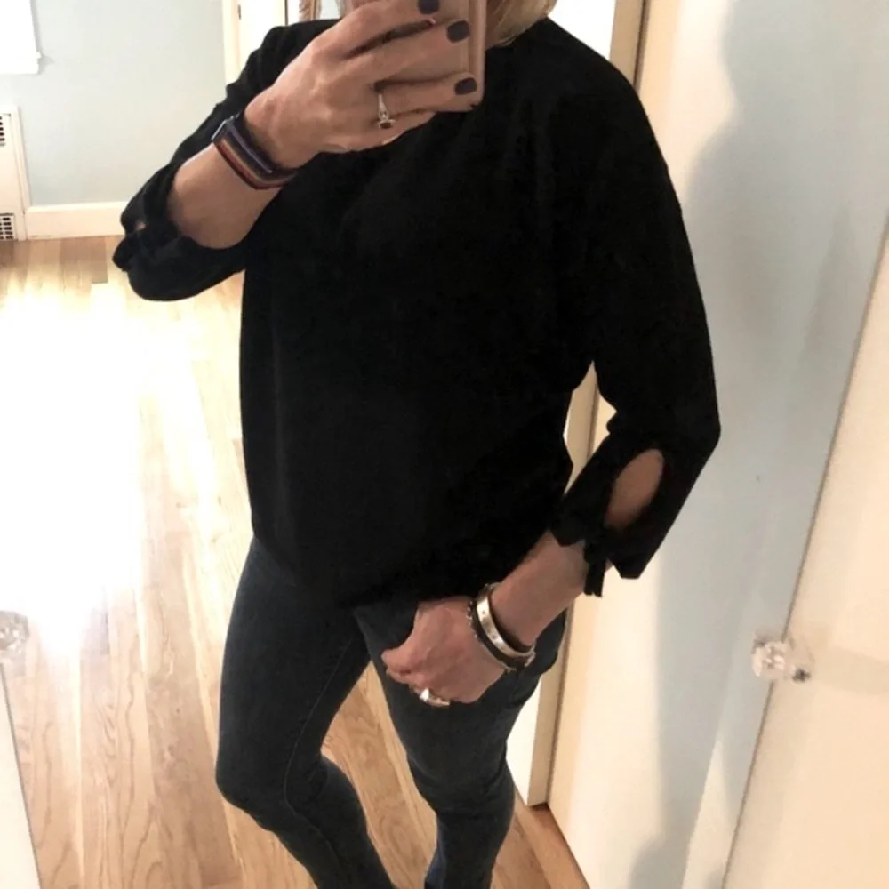 Hemisphere Black V-neck Cashmere Sweater - Picture 4 of 9
